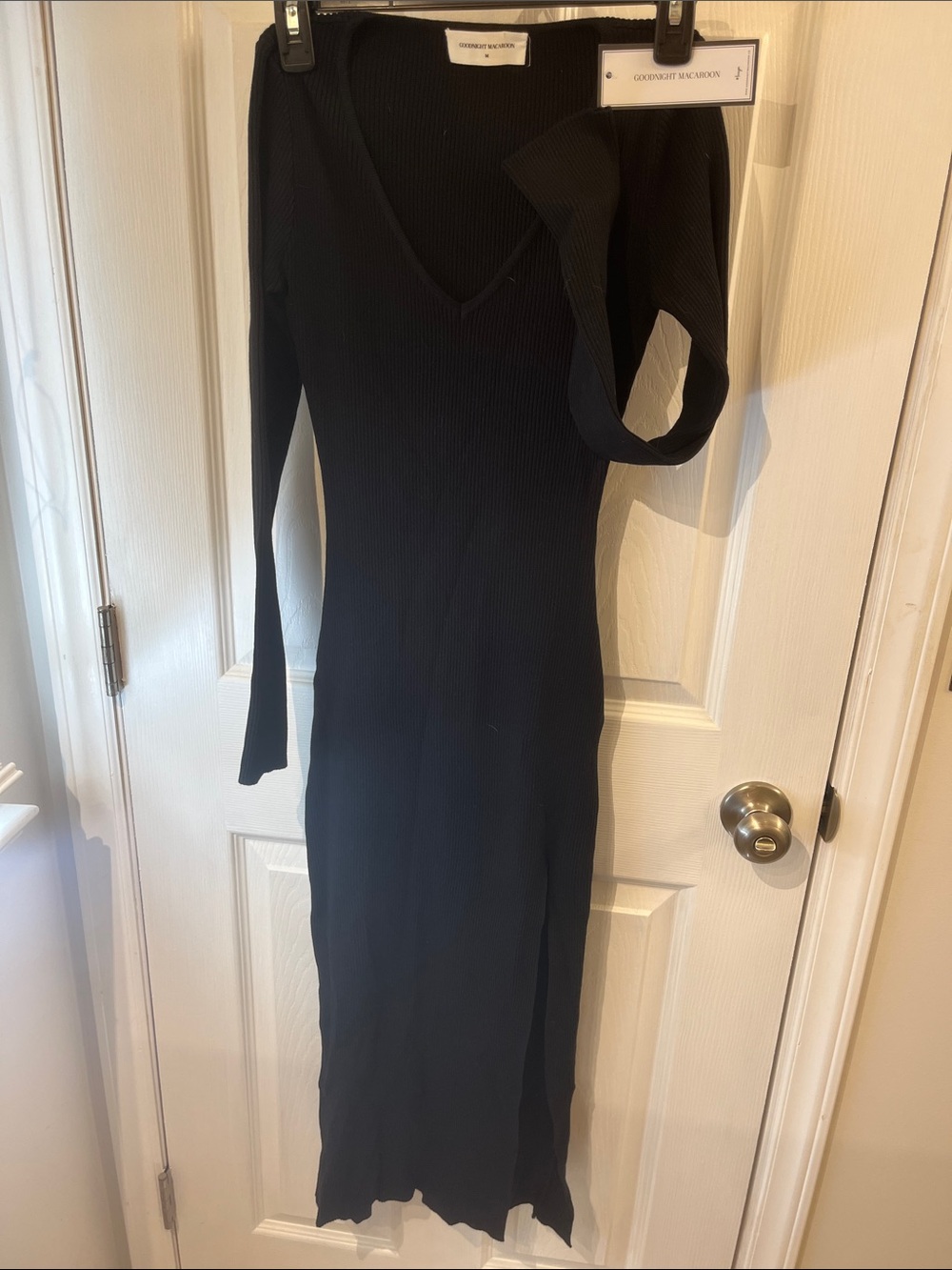 Goodnight Macaroon Black Ribbed V-Neck Long Sleeve Midi Dress